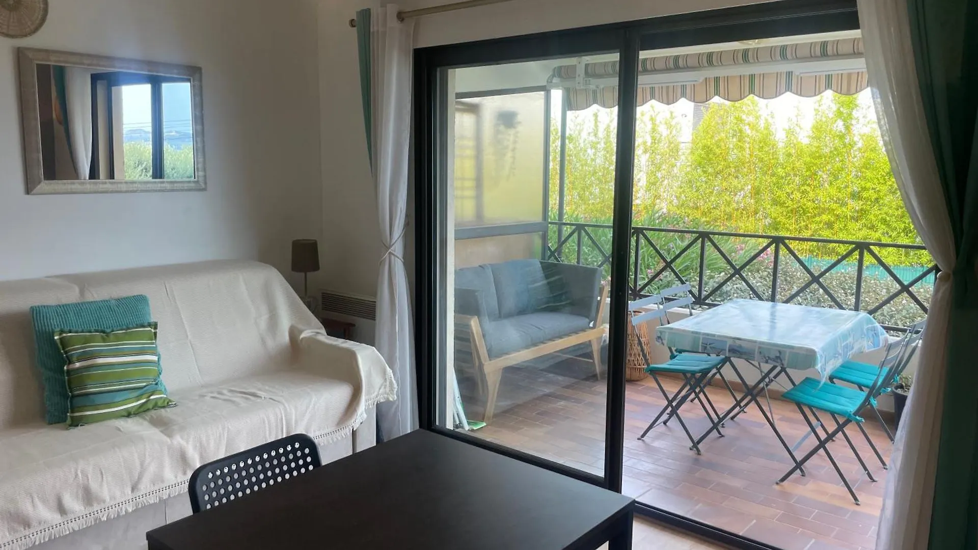 Appartement Studio Bandol 4 Couchages Centre Ville Vue Mer